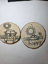 Load image into Gallery viewer, Caja de arte VW woodslice 3 diseños
