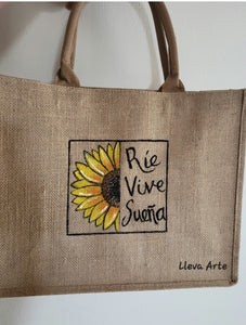 Jute tote bag

15.4 " x 11.8" x 5.9"

Laminated inside

IMPORTANTE: SE MUESTRA DISEÑO CREADO PARA LA ORDEN, TODOS VARIAN