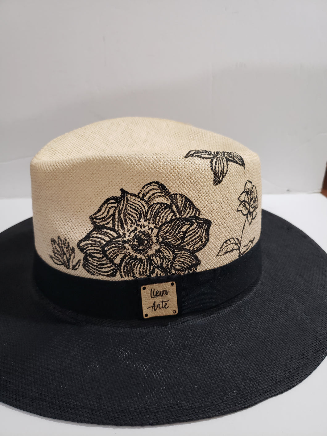 Panama black brim and flower